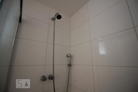 Apartamento à venda com 80m², 3 quartos e 2 vagasChuveiro