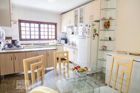 Casa à venda com 150m², 3 quartos e 4 vagas Casa à venda com 150m², 3 quartos e 4 vagasCozinha