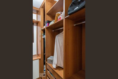 Casa à venda com 150m², 3 quartos e 4 vagas Casa à venda com 150m², 3 quartos e 4 vagasCloset