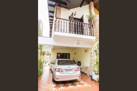 Casa à venda com 150m², 3 quartos e 4 vagas Casa à venda com 150m², 3 quartos e 4 vagasFachada