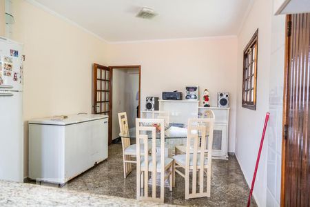 Casa à venda com 150m², 3 quartos e 4 vagas Casa à venda com 150m², 3 quartos e 4 vagasCozinha