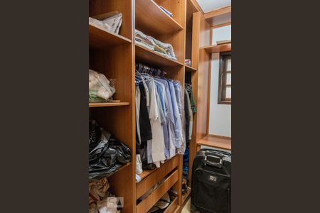 Casa à venda com 150m², 3 quartos e 4 vagas Casa à venda com 150m², 3 quartos e 4 vagasCloset