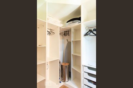 Quarto 3 de apartamento para alugar com 3 quartos, 67m² em Petrópolis, Porto Alegre