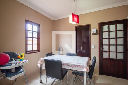 Casa à venda com 200m², 3 quartos e 6 vagas Casa à venda com 200m², 3 quartos e 6 vagasCopa