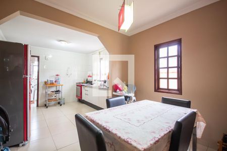 Casa à venda com 200m², 3 quartos e 6 vagas Casa à venda com 200m², 3 quartos e 6 vagasCopa