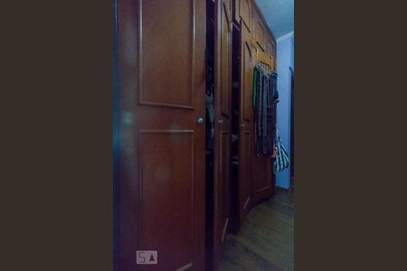 Casa de condomínio à venda com 900m², 3 quartos e 8 vagasCloset da Suíte 02