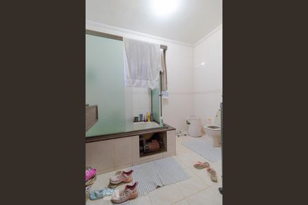 Casa de condomínio à venda com 900m², 3 quartos e 8 vagasBanheiro da Suíte 02