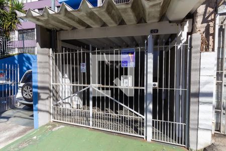 Casa à venda com 220m², 4 quartos e 1 vaga Casa à venda com 220m², 4 quartos e 1 vagaFachada