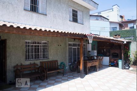 Casa à venda com 300m², 4 quartos e 2 vagas Casa à venda com 300m², 4 quartos e 2 vagasVaranda