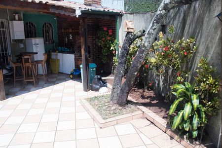 Casa à venda com 300m², 4 quartos e 2 vagas Casa à venda com 300m², 4 quartos e 2 vagasVaranda