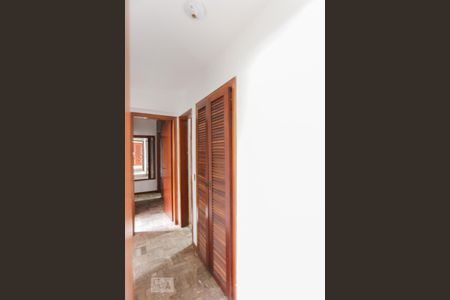 Corredor de apartamento para alugar com 3 quartos, 100m² em Sumarezinho, São Paulo