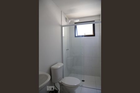 Banheiro de apartamento para alugar com 2 quartos, 72m² em Jardim Maria Rosa, Taboão da Serra