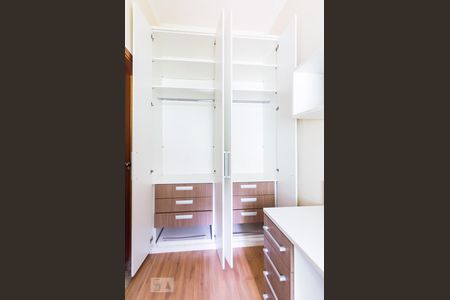 Casa à venda com 350m², 10 quartos e 5 vagasSuíte 2