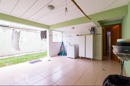 Casa à venda com 350m², 10 quartos e 5 vagasAndar Inferior - Área de Serviço