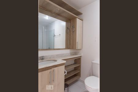 Banheiro da Suíte de apartamento à venda com 2 quartos, 65m² em Vila Ipiranga, Porto Alegre