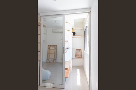 Closet do Quarto de apartamento à venda com 2 quartos, 65m² em Vila Ipiranga, Porto Alegre