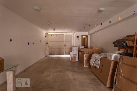 Casa à venda com 260m², 3 quartos e 5 vagas Casa à venda com 260m², 3 quartos e 5 vagasGaragem
