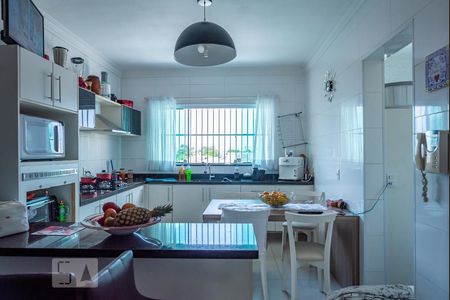 Casa à venda com 260m², 3 quartos e 5 vagas Casa à venda com 260m², 3 quartos e 5 vagasCozinha