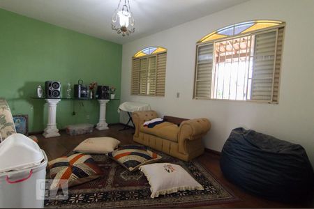 Casa à venda com 344m², 4 quartos e 3 vagasSala de Estar