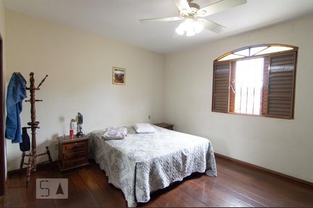 Casa à venda com 344m², 4 quartos e 3 vagasQuarto 3 - Suíte