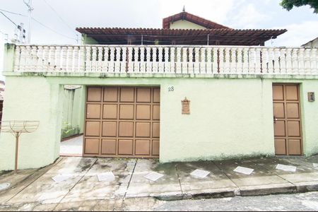 Casa à venda com 344m², 4 quartos e 3 vagasFachada