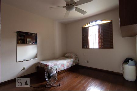 Casa à venda com 344m², 4 quartos e 3 vagasQuarto 2