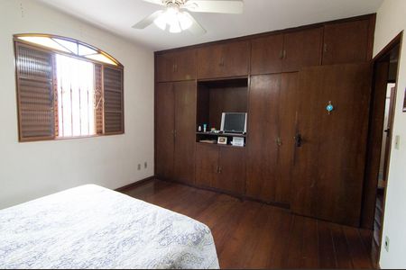 Casa à venda com 344m², 4 quartos e 3 vagasQuarto 3 - Suíte