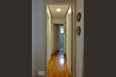 Apartamento para alugar com 137m², 3 quartos e 3 vagas Apartamento para alugar com 137m², 3 quartos e 3 vagasCorredor Quartos