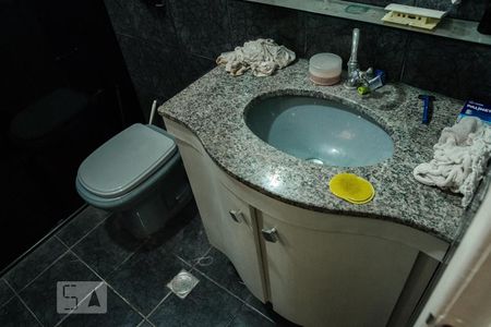 Casa à venda com 200m², 3 quartos e 4 vagasBanheiro da Suite 2