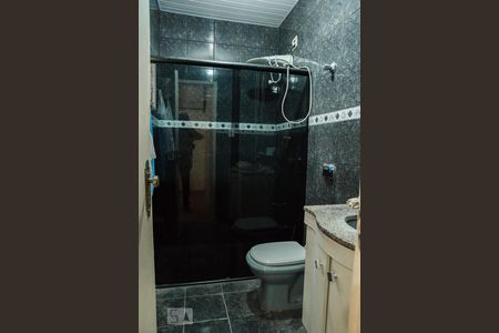 Casa à venda com 200m², 3 quartos e 4 vagasBanheiro da Suite 2