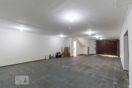 Casa à venda com 400m², 4 quartos e 5 vagasSalão de festas e garagem