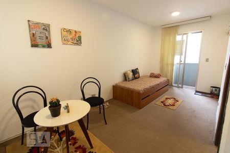 Sala de kitnet/studio para alugar com 1 quarto, 27m² em Batel, Curitiba