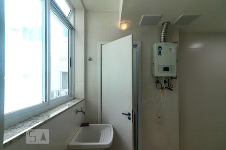 Apartamento à venda com 115m², 3 quartos e 2 vagas Apartamento à venda com 115m², 3 quartos e 2 vagasÁrea de Serviço