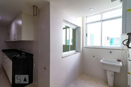Apartamento à venda com 115m², 3 quartos e 2 vagas Apartamento à venda com 115m², 3 quartos e 2 vagasCozinha e Área de Serviço