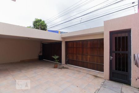 Casa à venda com 198m², 3 quartos e 4 vagas Casa à venda com 198m², 3 quartos e 4 vagasGaragem