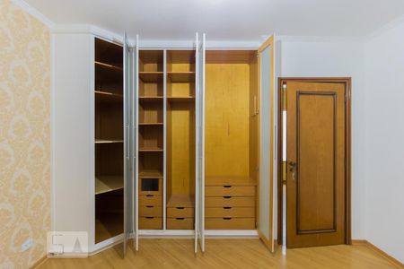 Casa à venda com 198m², 3 quartos e 4 vagas Casa à venda com 198m², 3 quartos e 4 vagasQuarto 1 - Armários