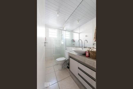 Banheiro de apartamento para alugar com 2 quartos, 60m² em Roçado, São José
