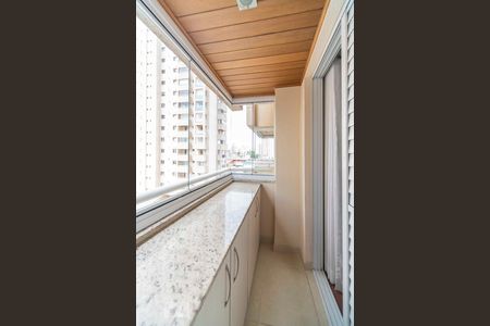 Apartamento à venda com 128m², 3 quartos e 2 vagasSacada do Quarto 1