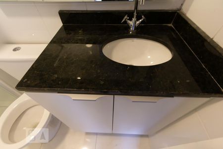 Detalhe do banheiro da suíte de apartamento para alugar com 1 quarto, 38m² em Jardim Ampliação, São Paulo