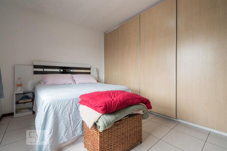 Casa à venda com 200m², 4 quartos e 2 vagas Casa à venda com 200m², 4 quartos e 2 vagasSuíte