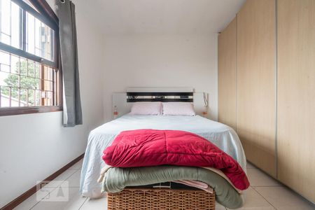 Casa à venda com 200m², 4 quartos e 2 vagas Casa à venda com 200m², 4 quartos e 2 vagasSuíte