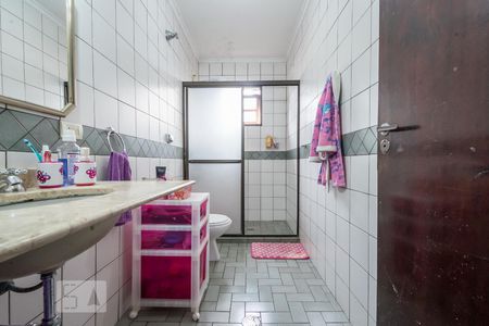 Casa à venda com 200m², 4 quartos e 2 vagas Casa à venda com 200m², 4 quartos e 2 vagasBanheiro 2