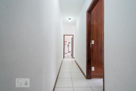 Casa à venda com 200m², 4 quartos e 2 vagas Casa à venda com 200m², 4 quartos e 2 vagasCorredor Quartos