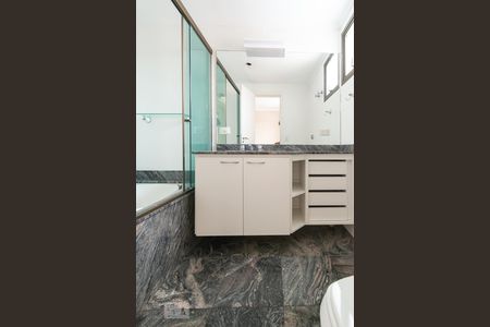 Apartamento para alugar com 178m², 3 quartos e 3 vagas Apartamento para alugar com 178m², 3 quartos e 3 vagasBanheiro Suíte 3