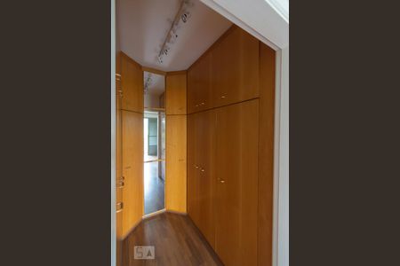 Apartamento para alugar com 178m², 3 quartos e 3 vagas Apartamento para alugar com 178m², 3 quartos e 3 vagasCloset Suíte 3
