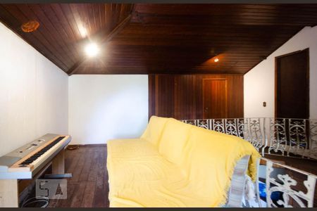 Casa à venda com 250m², 4 quartos e 2 vagas Casa à venda com 250m², 4 quartos e 2 vagasMezanino no 4º pavimento