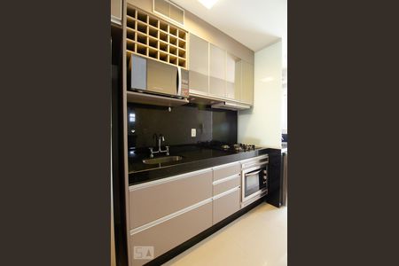 Cozinha de apartamento para alugar com 2 quartos, 58m² em Cambuí, Campinas