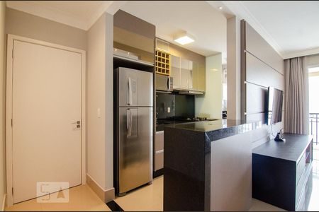 Cozinha de apartamento para alugar com 2 quartos, 58m² em Cambuí, Campinas