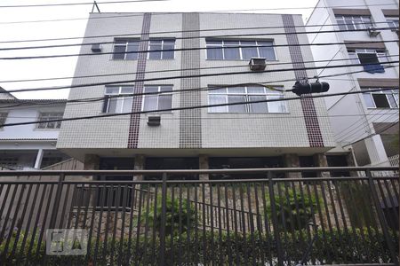 Apartamento para alugar com 98m², 2 quartos e 1 vagaFachada e portaria