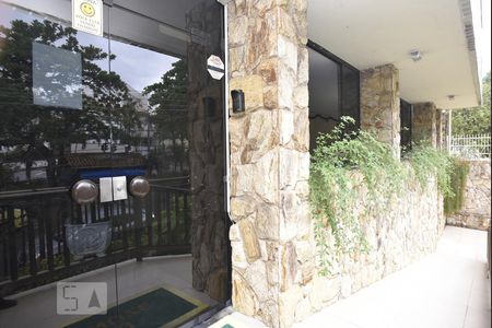 Apartamento para alugar com 98m², 2 quartos e 1 vagaFachada e portaria